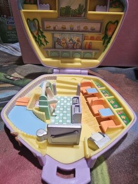 Vintage Polly Pocket Food Restaurant